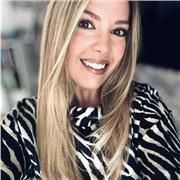 Profesora de inglés de ESO y Bachillerato. Certificado de C1 por la Escuela Oficial de idiomas.